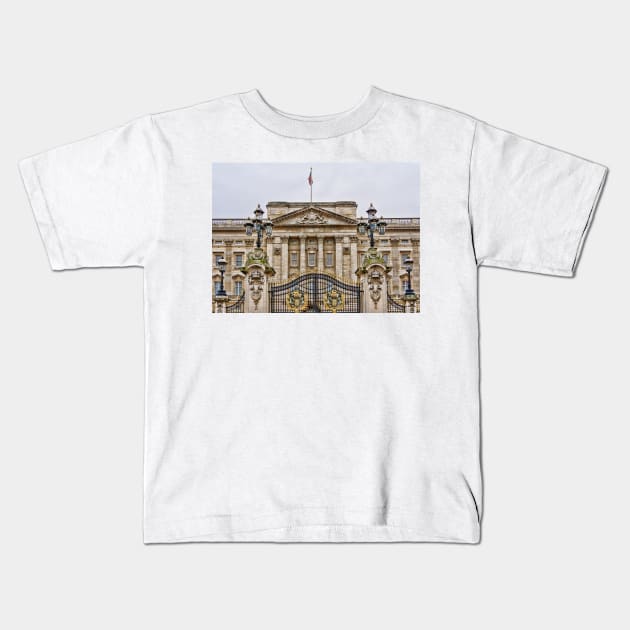 Buckingham Palace, London, England, UK Kids T-Shirt by millroadgirl